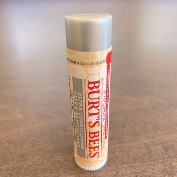 ❌❌ SOLD - BURT’S BEES Ultra Conditioning Lip Balm - Picture 1 of 1